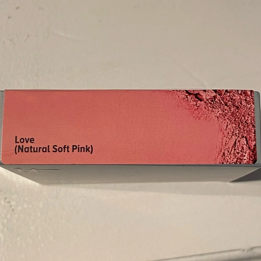 It Cosmetics Blush in Chic Silver Packaging color Love  Natural Soft Pink NIB